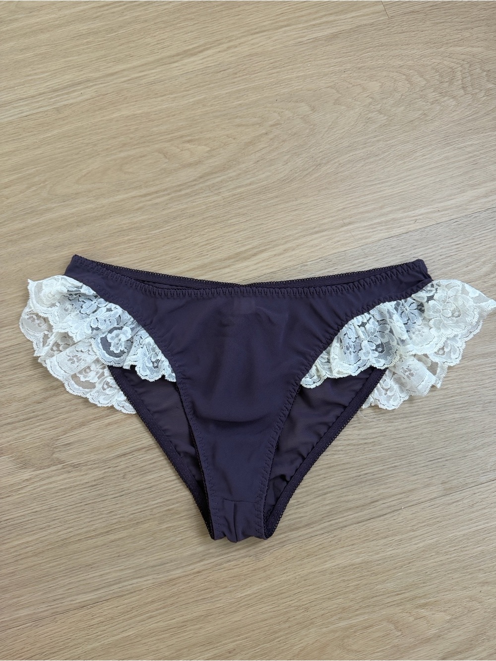 2009 Y2K Vintage Victoria’s Secret Chiffon Ruffle Lace Trim Panty S